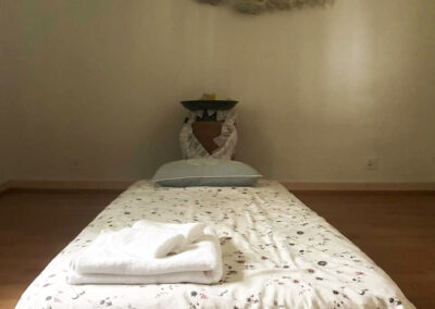 on voit un lit pour se reposer et recevoir les rituels liés à la déesse Yemanja